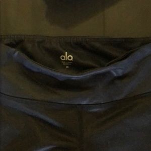 Alo leggings comfy and cute